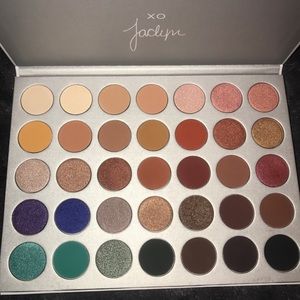 The Jaclyn Hill X Morphe Eyeshadow Palette